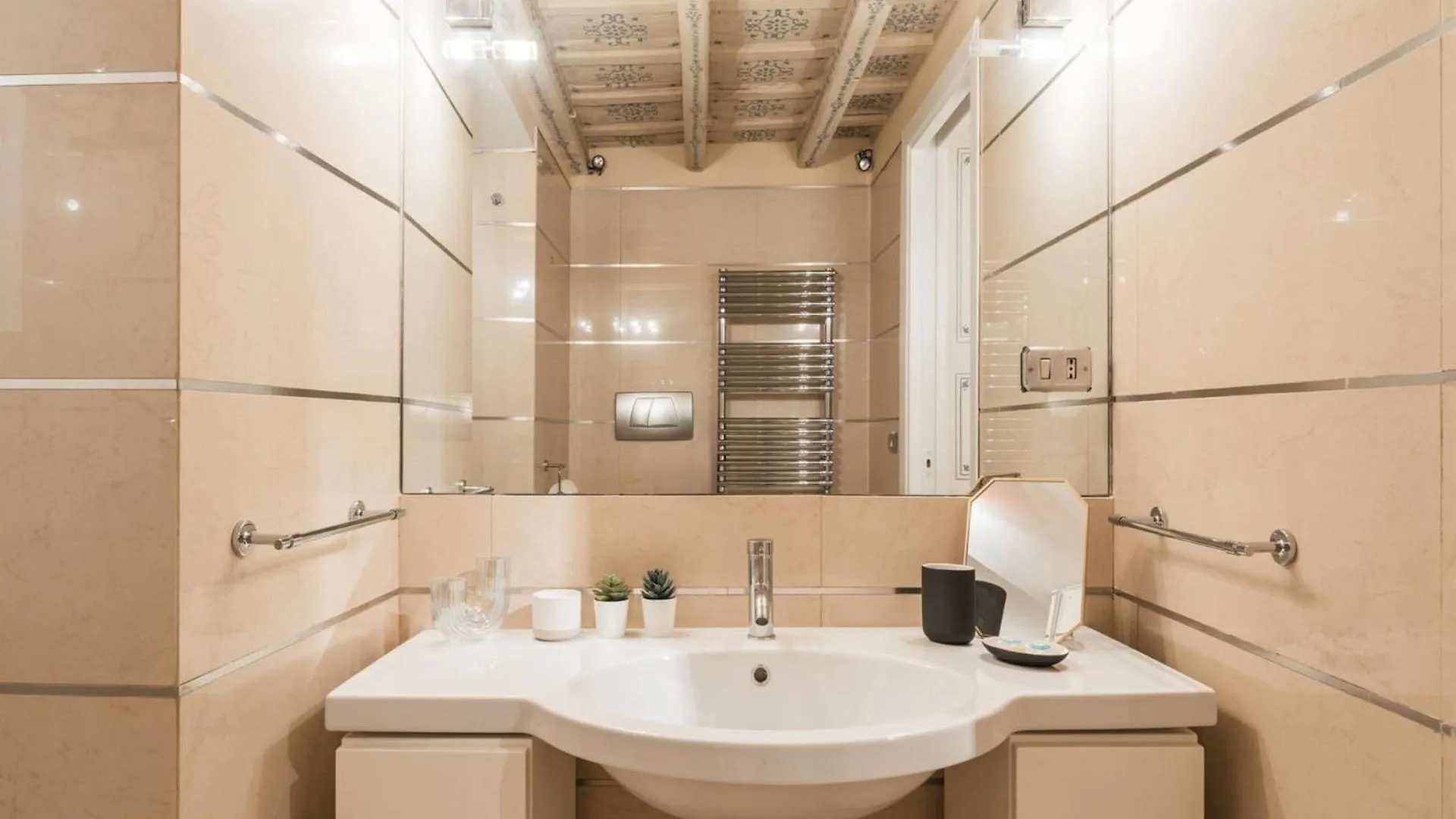 The Best Rent - Spacious Two-Bedroom Apartment In Old Town Rome