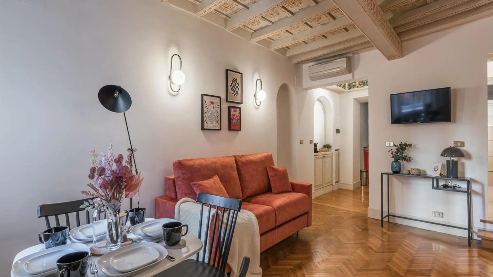 The Best Rent - Spacious Two-Bedroom Apartment In Old Town contacts