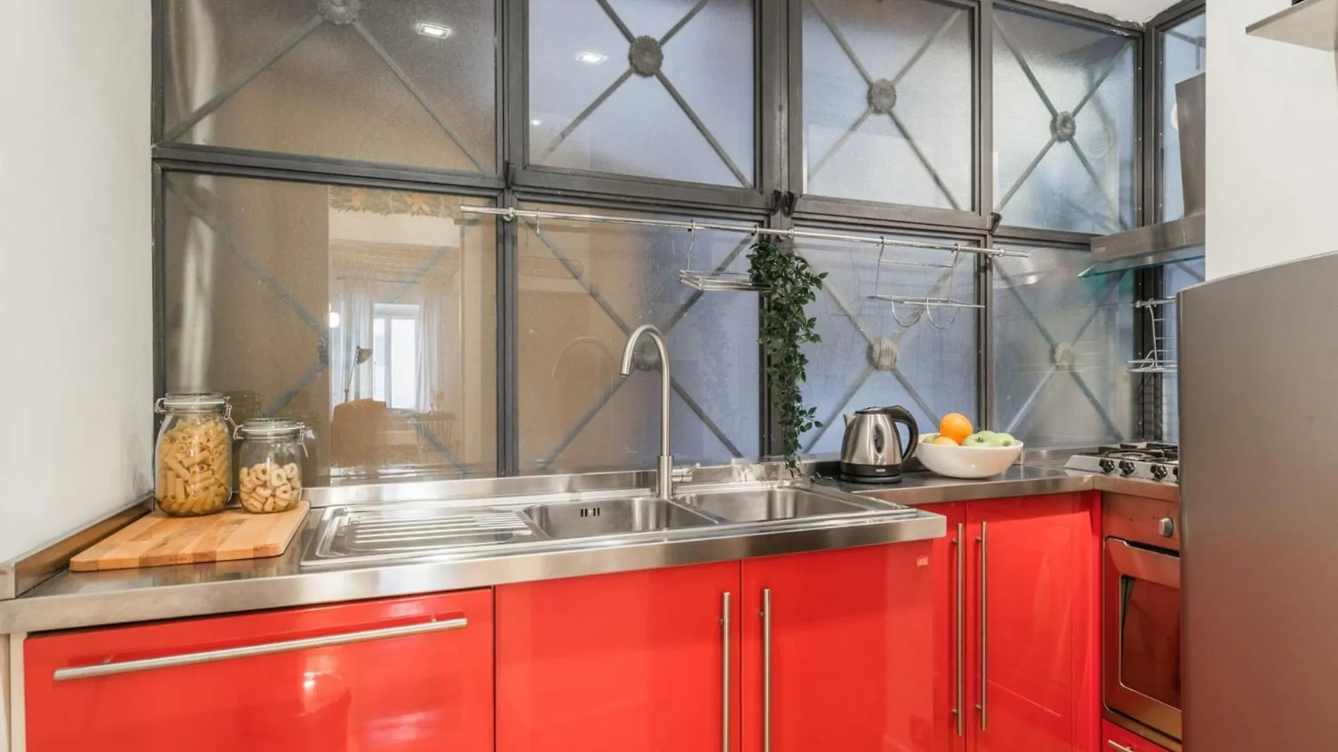 The Best Rent - Spacious Two-Bedroom Apartment In Old Town Rome 0*,
