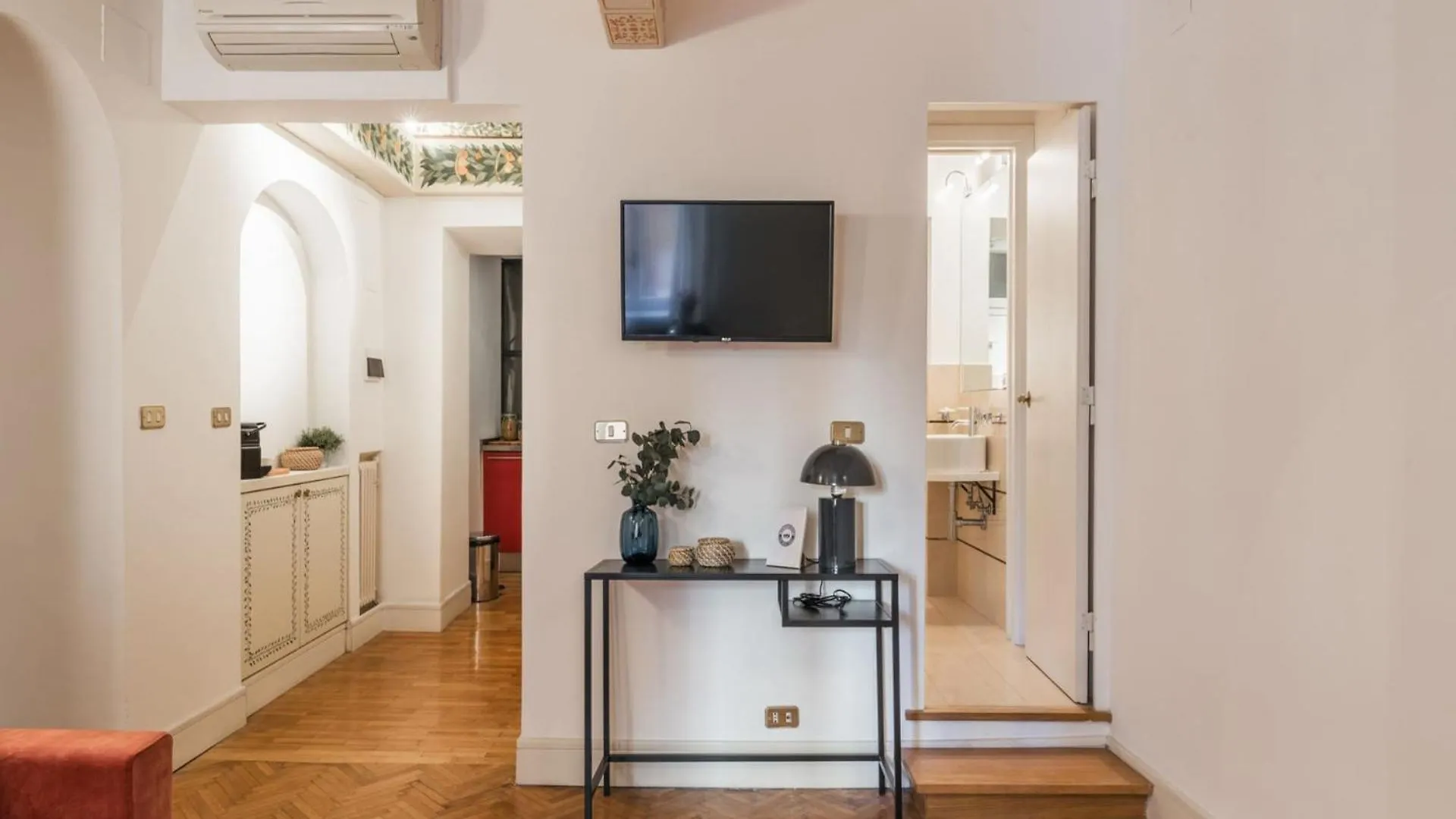The Best Rent - Spacious Two-Bedroom Apartment In Old Town Rome Italy