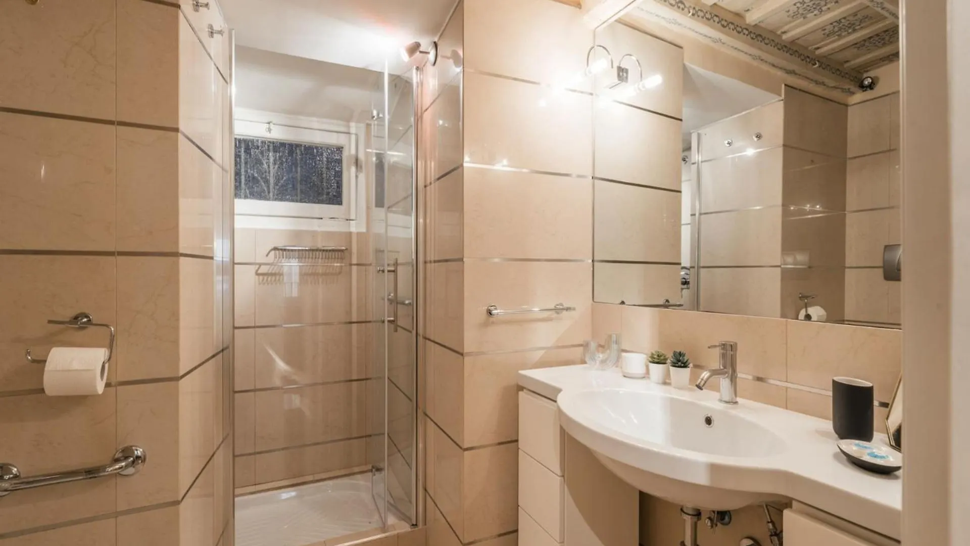 The Best Rent - Spacious Two-Bedroom Apartment In Old Town Rome