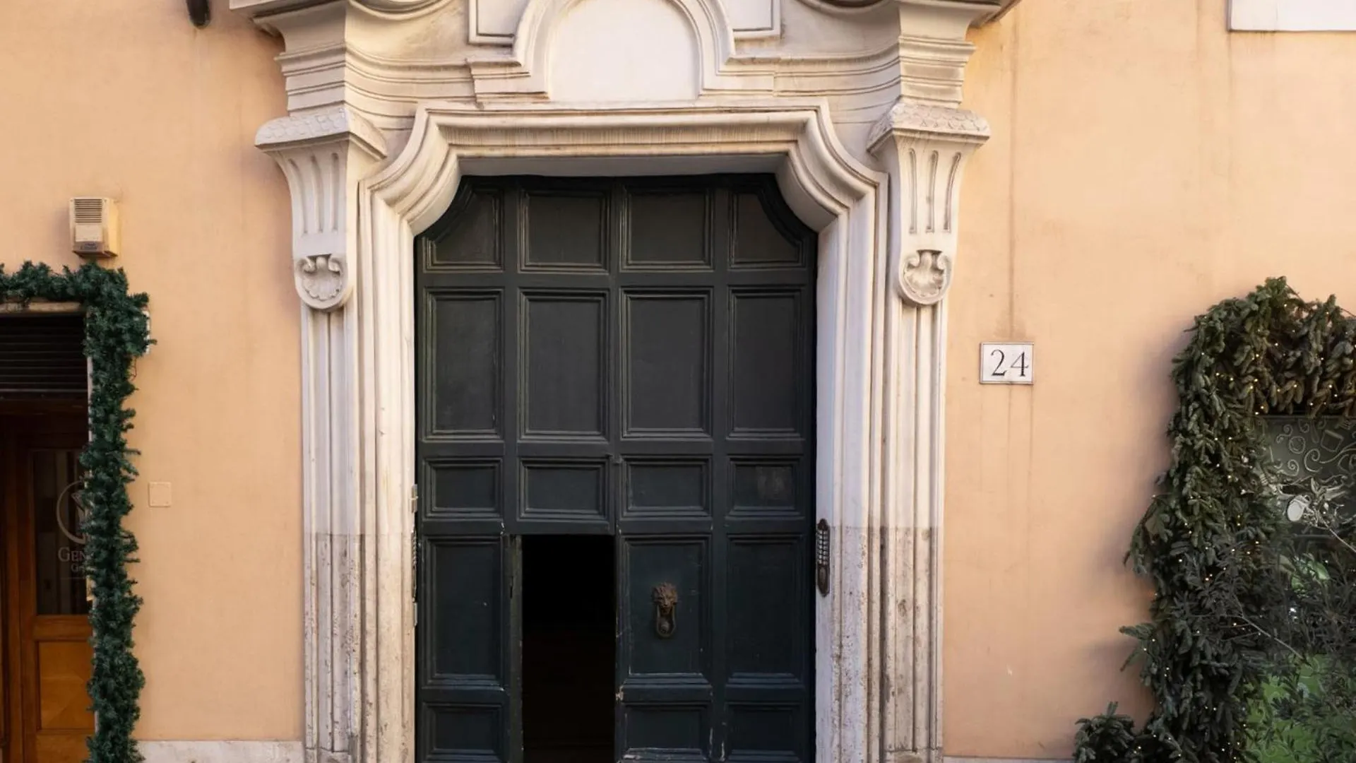 The Best Rent - Spacious Two-Bedroom Apartment In Old Town Rom Italien