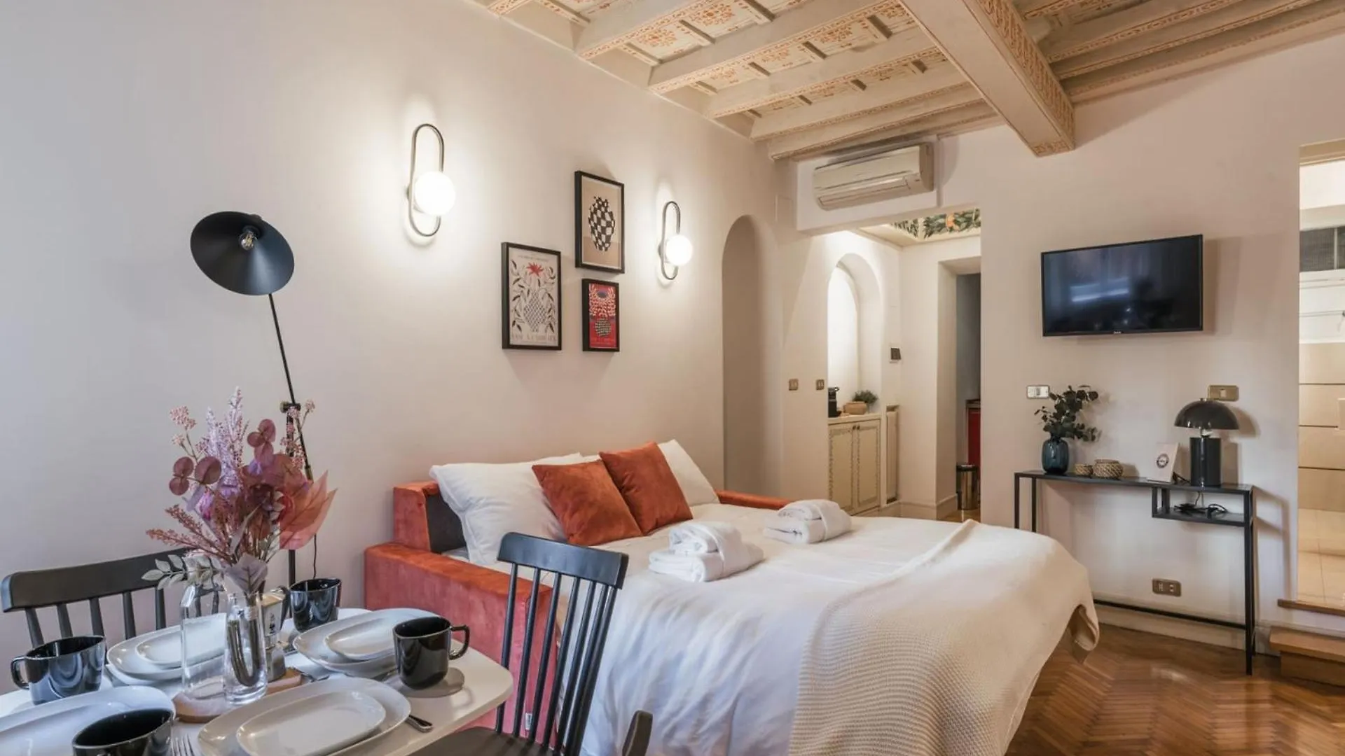 The Best Rent - Spacious Two-Bedroom Apartment In Old Town Rome