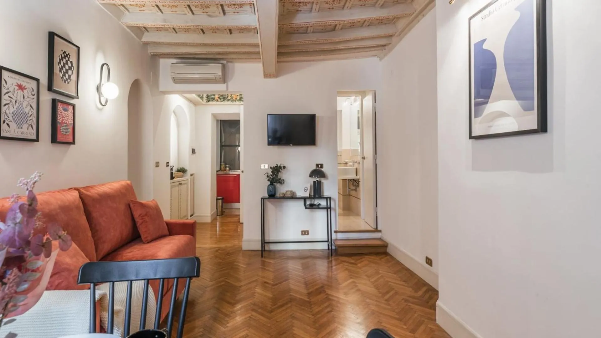 The Best Rent - Spacious Two-Bedroom Apartment In Old Town Rome 0*,